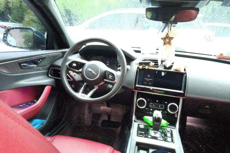 Used Jaguar XEL 2021 2.0T 250 PS R-DYNAMIC S Advanced Sport Edition Steering Wheel
