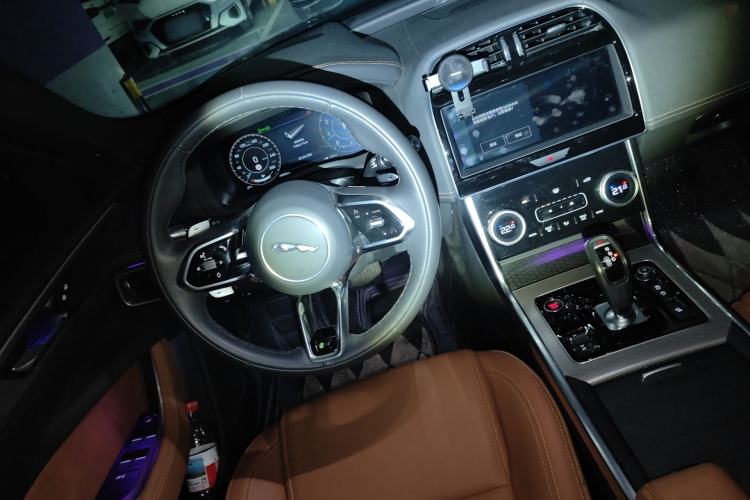 Used Jaguar XEL 2021 2.0T 250 PS R-DYNAMIC S Advanced Sport Edition Steering Wheel