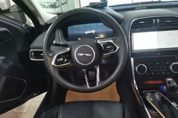 Used Jaguar XEL 2021 2.0T 250 PS S Progressive Elegance Edition Steering Wheel