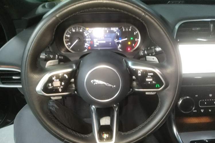 Used Jaguar XEL 2021 2.0T 200PS R-DYNAMIC Youth Sports Edition Steering Wheel