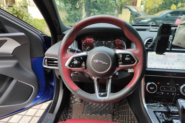 Used Jaguar XEL 2021 2.0T 200PS R-DYNAMIC Youth Sports Edition Steering Wheel