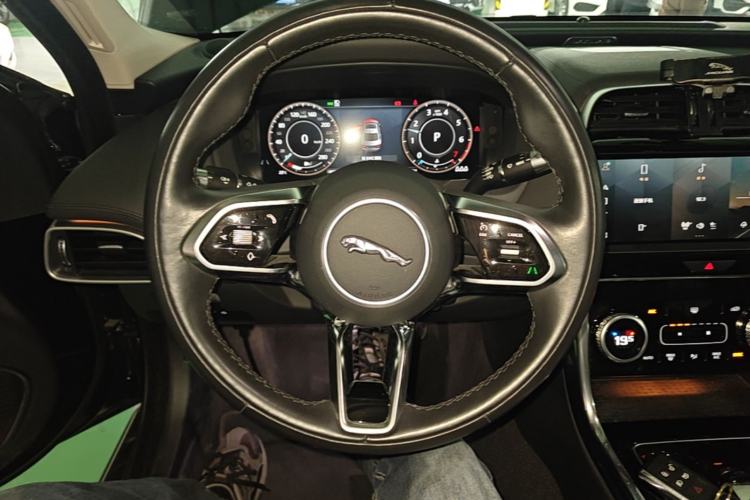Used Jaguar XEL 2021 2.0T 250 PS S Progressive Elegance Edition Steering Wheel