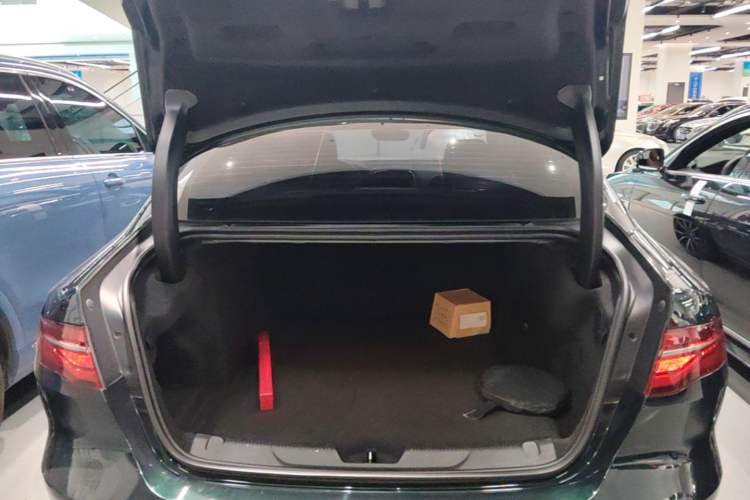 Used Jaguar XEL 2021 2.0T 250 PS R-DYNAMIC S Advanced Sport Edition Trunk