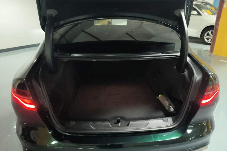 Used Jaguar XEL 2021 2.0T 250 PS S Progressive Elegance Edition Trunk