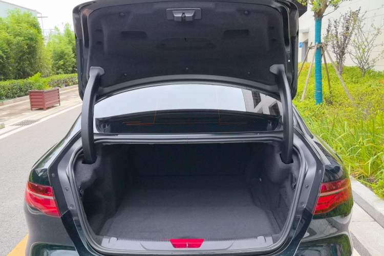 Used Jaguar XEL 2021 2.0T 200PS R-DYNAMIC Youth Sports Edition Trunk