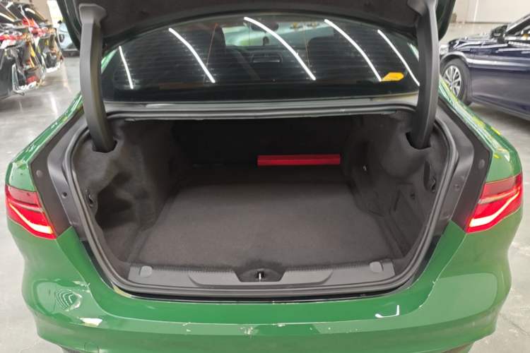 Used Jaguar XEL 2021 2.0T 200PS R-DYNAMIC Youth Sports Edition Trunk