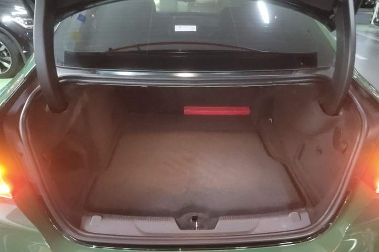 Used Jaguar XEL 2021 2.0T 200PS R-DYNAMIC Youth Sports Edition Trunk