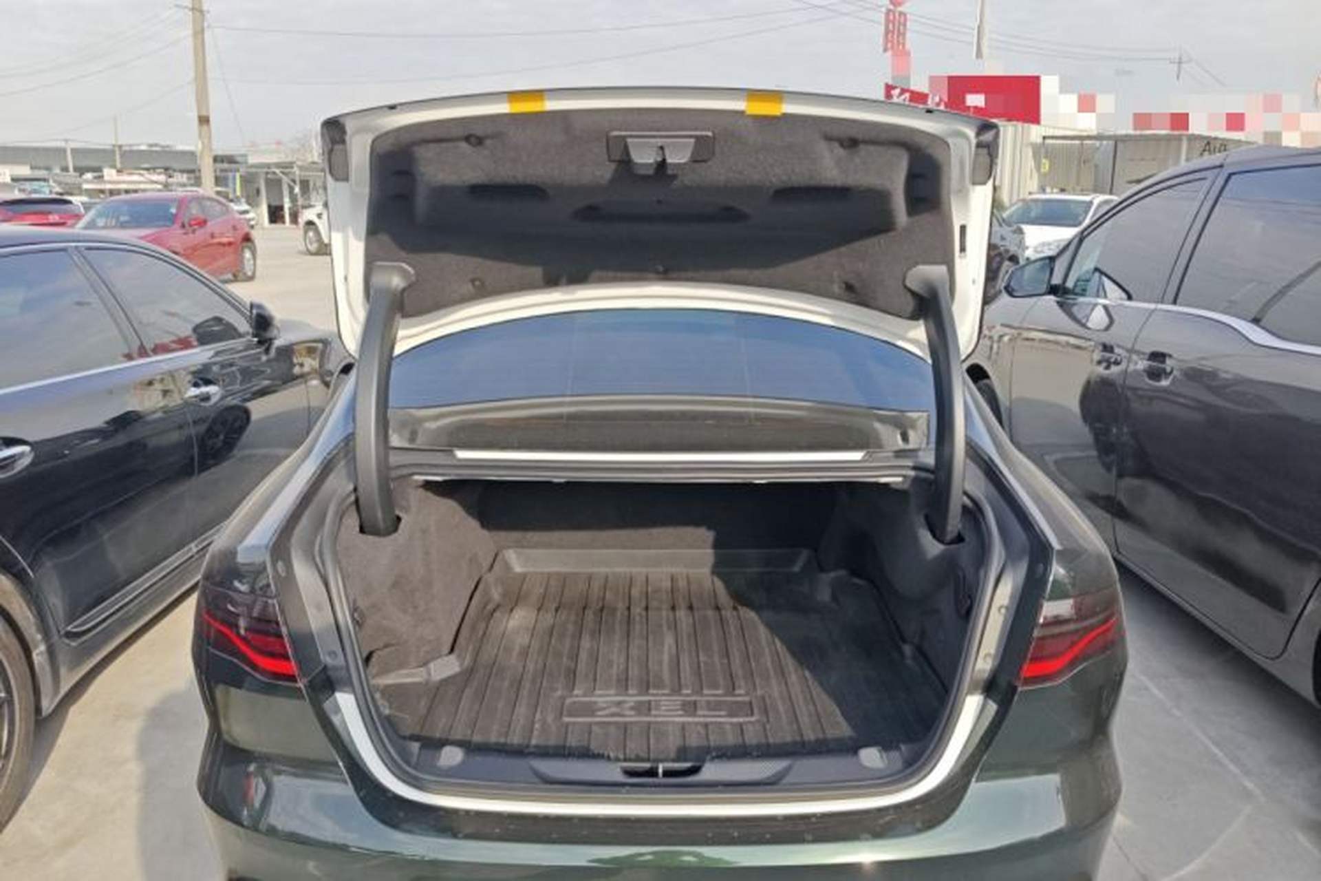 Used Jaguar XEL 2021 2.0T 250 PS Black Edition Sport Version Trunk