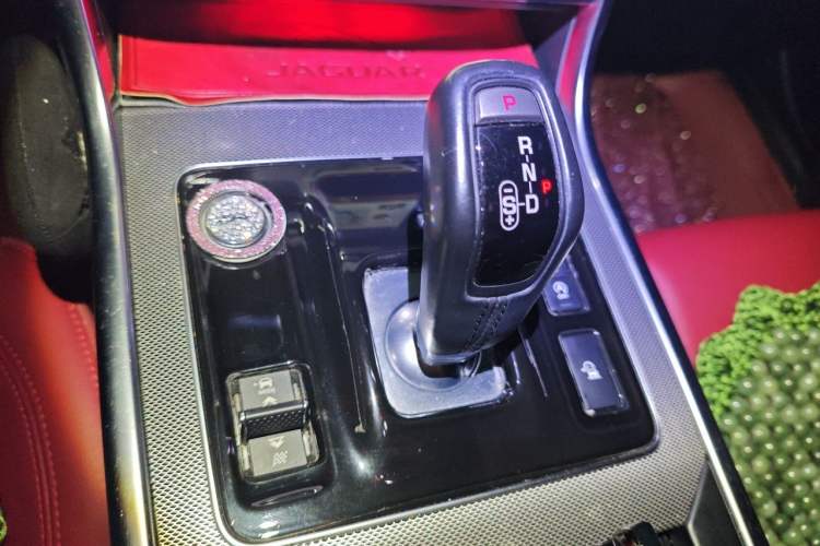 Used Jaguar XEL 2021 2.0T 250 PS R-DYNAMIC SE Tech Sport Edition Gear Lever