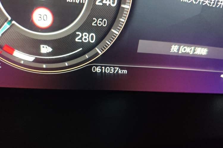Used Jaguar XEL 2021 2.0T 250 PS R-DYNAMIC SE Tech Sport Edition Odometer Close Up