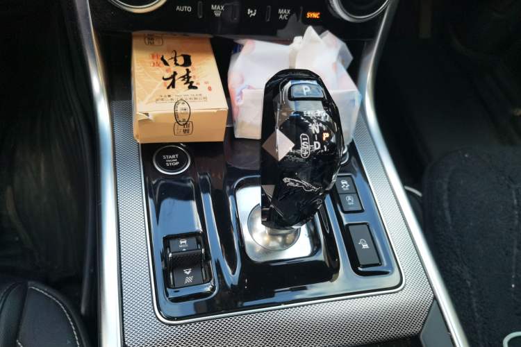 Used Jaguar XEL 2021 2.0T 250 PS R-DYNAMIC S Advanced Sport Edition Gear Lever