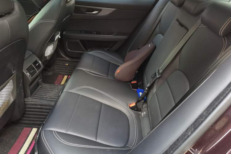 Used Jaguar XEL 2021 2.0T 250 PS R-DYNAMIC S Advanced Sport Edition Left Rear Seat