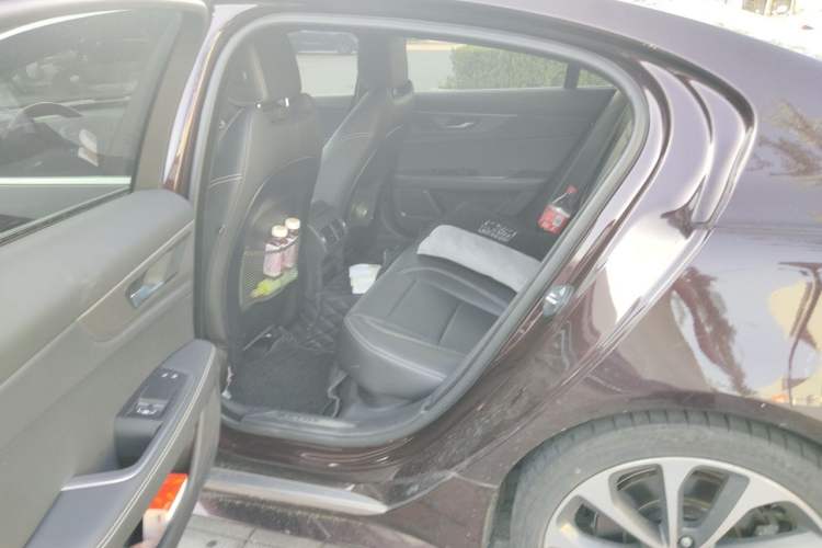 Used Jaguar XEL 2021 2.0T 250 PS R-DYNAMIC SE Tech Sport Edition Left Rear Seat