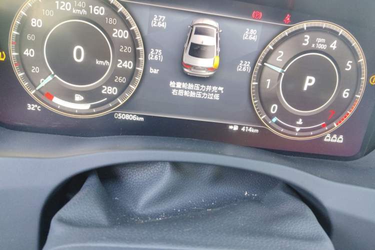 Used Jaguar XEL 2021 2.0T 250 PS R-DYNAMIC SE Tech Sport Edition Odometer Close Up