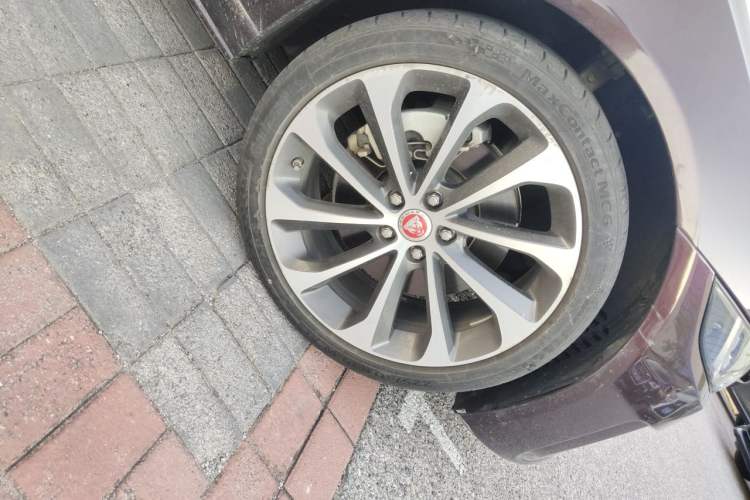 Used Jaguar XEL 2021 2.0T 250 PS R-DYNAMIC SE Tech Sport Edition Right Front Wheel Hub