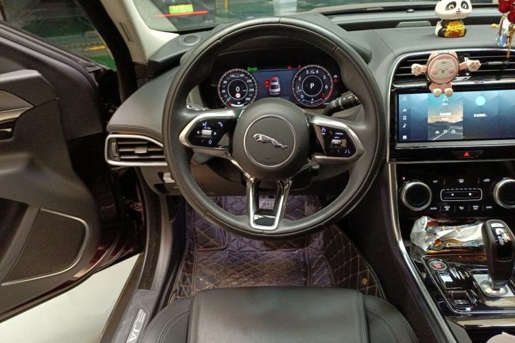Used Jaguar XEL 2021 2.0T 250 PS S Progressive Elegance Edition Steering Wheel