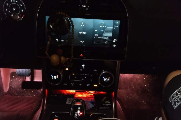 Used Jaguar XEL 2021 2.0T 250 PS R-DYNAMIC S Advanced Sport Edition Audio And AC Panel