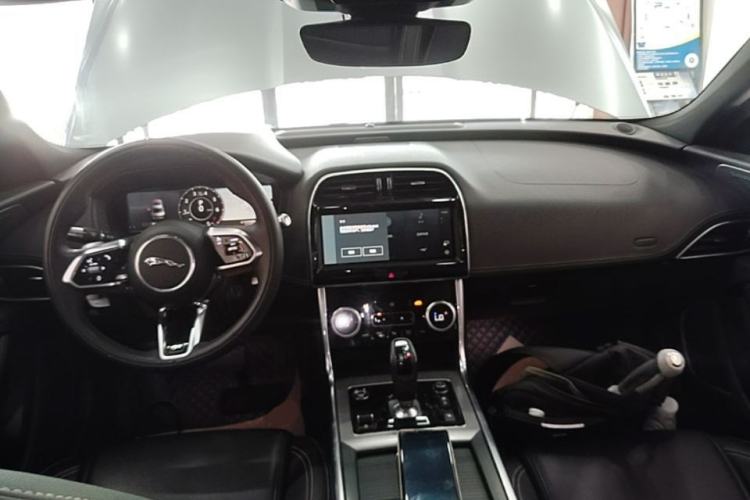Used Jaguar XEL 2021 2.0T 250 PS R-DYNAMIC S Advanced Sport Edition Center Console