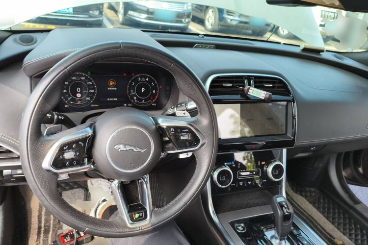 Used Jaguar XEL 2021 2.0T 250 PS R-DYNAMIC S Advanced Sport Edition Center Console