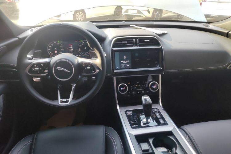 Used Jaguar XEL 2021 2.0T 250 PS R-DYNAMIC S Advanced Sport Edition Center Console