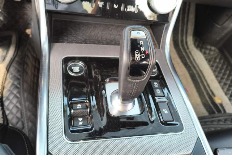 Used Jaguar XEL 2021 2.0T 250 PS R-DYNAMIC S Advanced Sport Edition Gear Lever