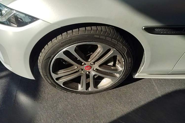Used Jaguar XEL 2021 2.0T 250 PS R-DYNAMIC S Advanced Sport Edition Left Front Wheel Hub