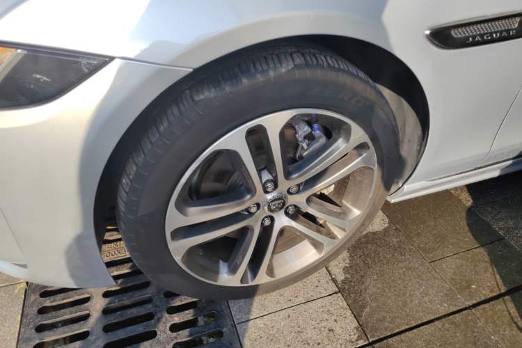 Used Jaguar XEL 2021 2.0T 250 PS R-DYNAMIC S Advanced Sport Edition Left Front Wheel Hub