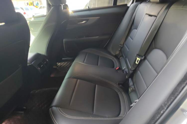 Used Jaguar XEL 2021 2.0T 250 PS R-DYNAMIC S Advanced Sport Edition Left Rear Seat