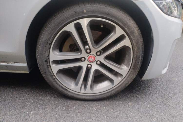 Used Jaguar XEL 2021 2.0T 250 PS R-DYNAMIC S Advanced Sport Edition Right Front Wheel Hub