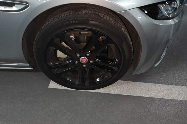 Used Jaguar XEL 2021 2.0T 250 PS R-DYNAMIC S Advanced Sport Edition Right Front Wheel Hub