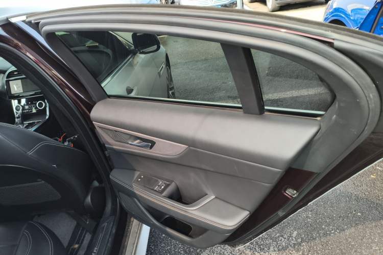 Used Jaguar XEL 2021 2.0T 250 PS R-DYNAMIC S Advanced Sport Edition Right Rear Door Interior