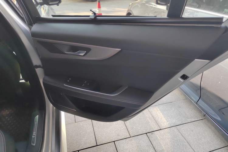 Used Jaguar XEL 2021 2.0T 250 PS R-DYNAMIC S Advanced Sport Edition Right Rear Door Interior