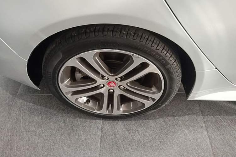 Used Jaguar XEL 2021 2.0T 250 PS R-DYNAMIC S Advanced Sport Edition Right Rear Wheel Hub