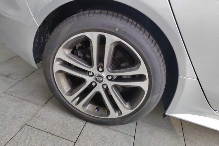 Used Jaguar XEL 2021 2.0T 250 PS R-DYNAMIC S Advanced Sport Edition Right Rear Wheel Hub