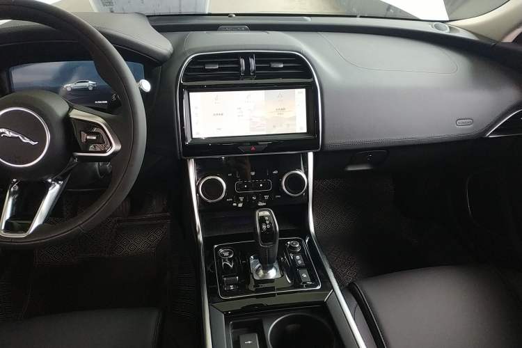 Used Jaguar XEL 2021 2.0T 250 PS S Progressive Elegance Edition Audio And AC Panel