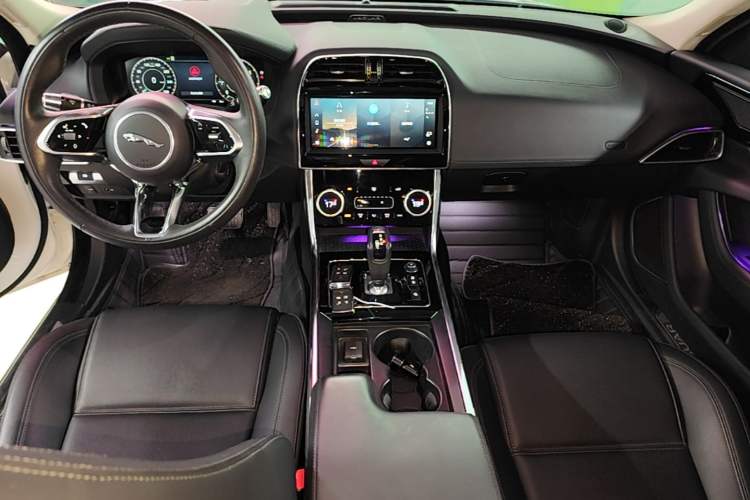 Used Jaguar XEL 2021 2.0T 250 PS S Progressive Elegance Edition Audio And AC Panel