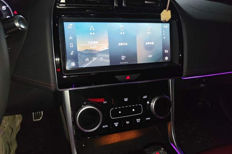 Used Jaguar XEL 2021 2.0T 250 PS R-DYNAMIC S Advanced Sport Edition Audio And AC Panel