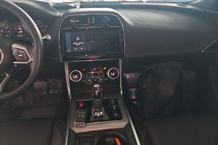 Used Jaguar XEL 2021 2.0T 250 PS R-DYNAMIC S Advanced Sport Edition Audio And AC Panel