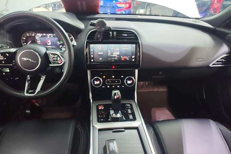 Used Jaguar XEL 2021 2.0T 200PS R-DYNAMIC Youth Sports Edition Audio And AC Panel
