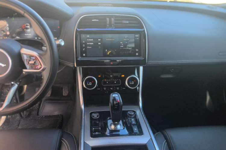 Used Jaguar XEL 2021 2.0T 250 PS R-DYNAMIC S Advanced Sport Edition Audio And AC Panel