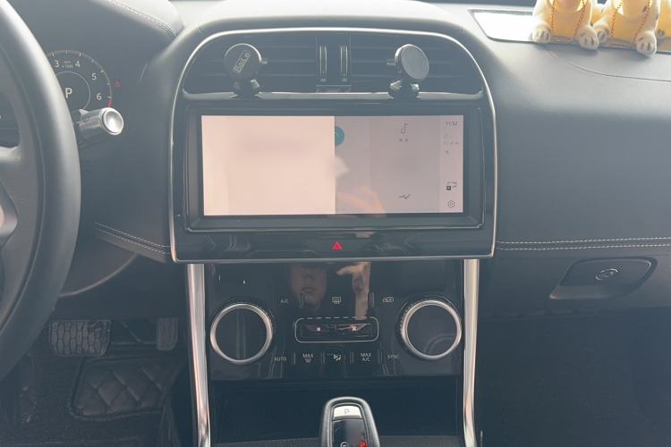 Used Jaguar XEL 2021 2.0T 250 PS R-DYNAMIC S Advanced Sport Edition Audio And AC Panel
