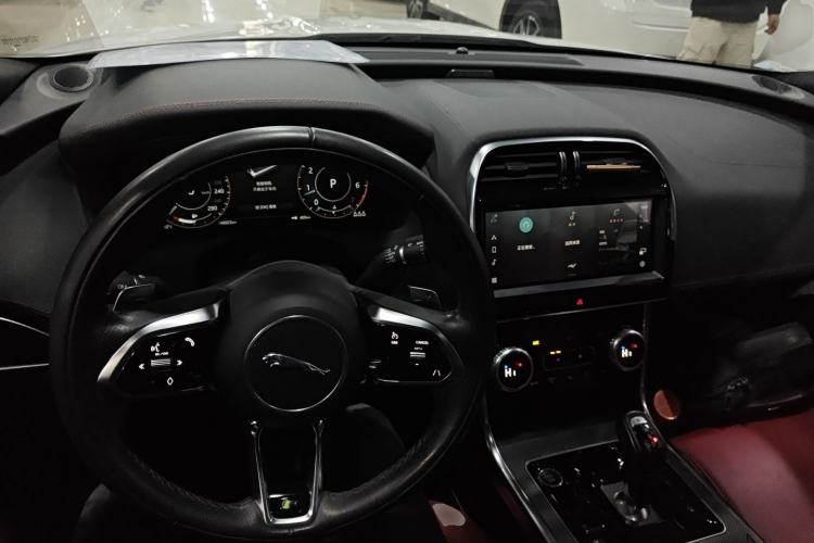 Used Jaguar XEL 2021 2.0T 250 PS R-DYNAMIC S Advanced Sport Edition Center Console