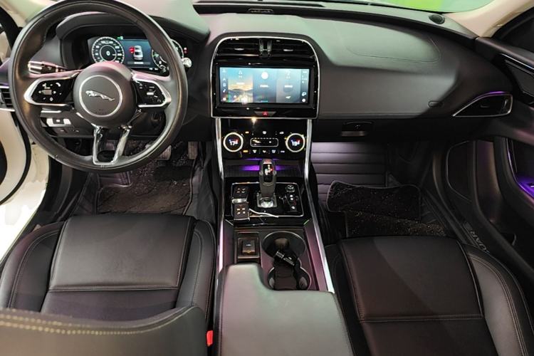Used Jaguar XEL 2021 2.0T 250 PS S Progressive Elegance Edition Center Console