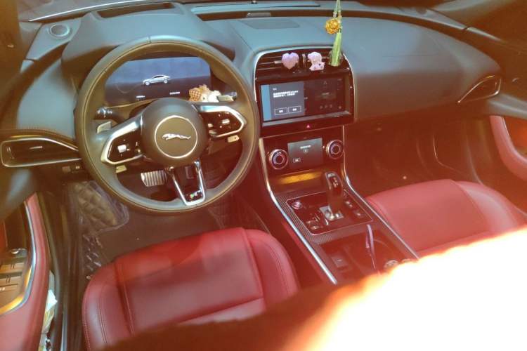 Used Jaguar XEL 2021 2.0T 250 PS Black Edition Sport Version Center Console