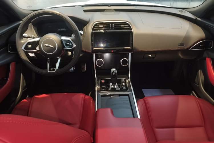 Used Jaguar XEL 2021 2.0T 250 PS Black Edition Sport Version Center Console