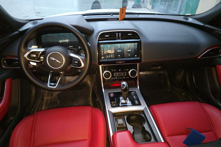 Used Jaguar XEL 2021 2.0T 250 PS R-DYNAMIC S Advanced Sport Edition Center Console