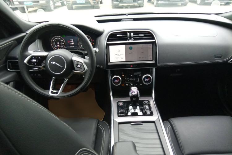 Used Jaguar XEL 2021 2.0T 250 PS R-DYNAMIC S Advanced Sport Edition Center Console