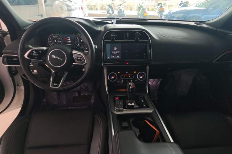Used Jaguar XEL 2021 2.0T 250 PS R-DYNAMIC S Advanced Sport Edition Center Console