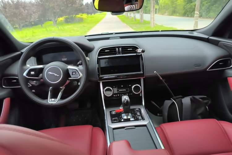 Used Jaguar XEL 2021 2.0T 250 PS R-DYNAMIC S Advanced Sport Edition Center Console