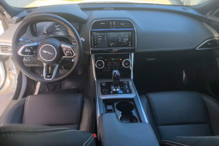 Used Jaguar XEL 2021 2.0T 250 PS R-DYNAMIC S Advanced Sport Edition Center Console